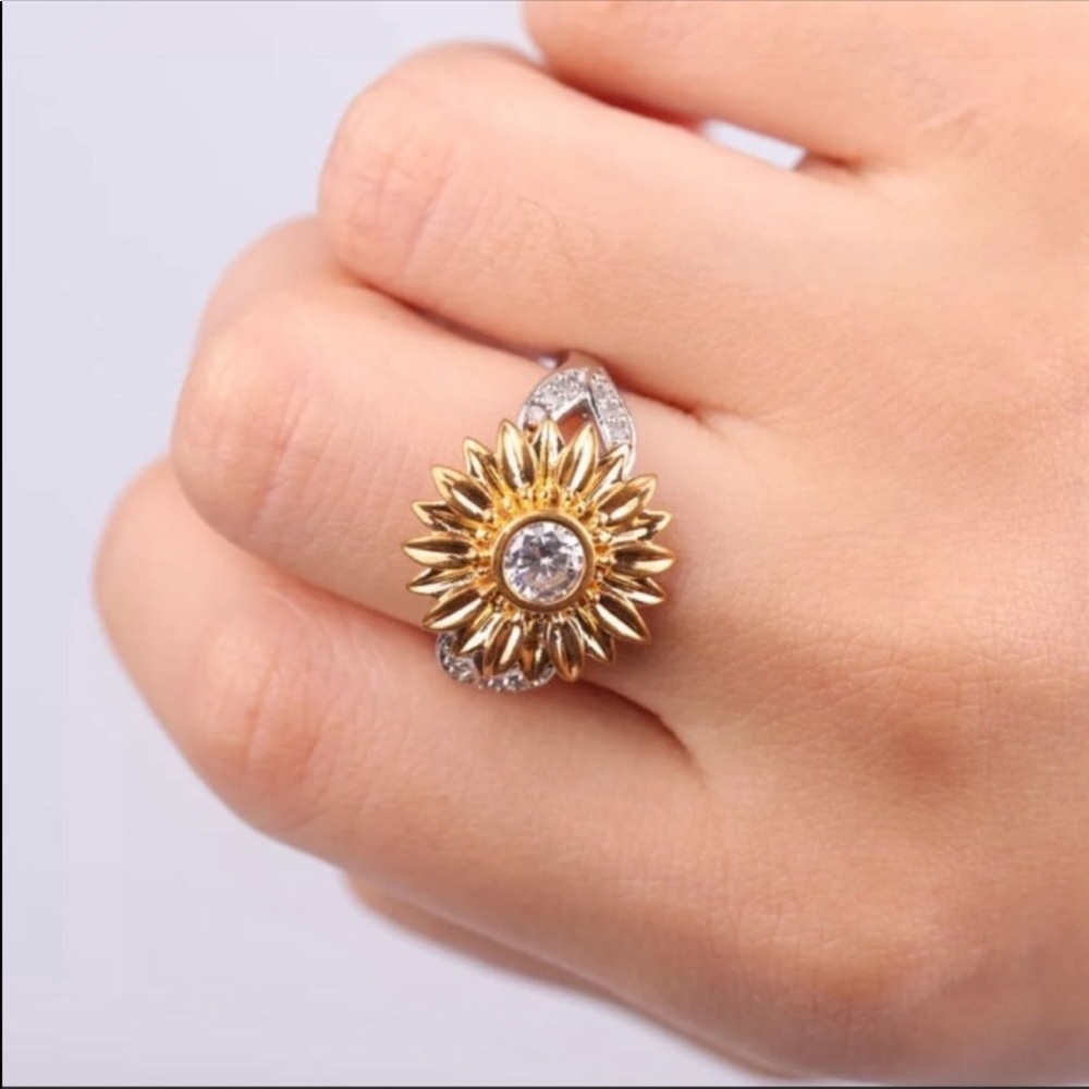 New Women’s 925 Silver Gold Plated Round Flower Ring - Picture 4 of 5
